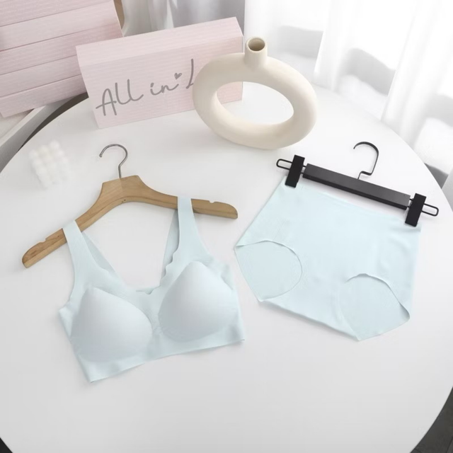 Zora Seamless Set