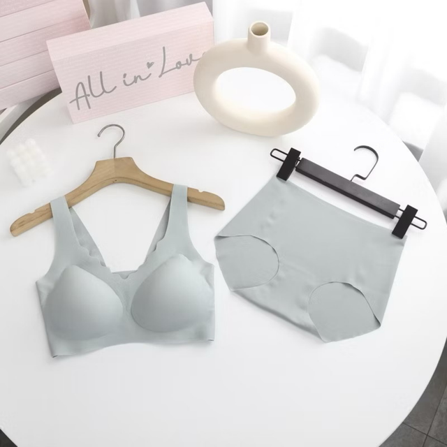 Zora Seamless Set